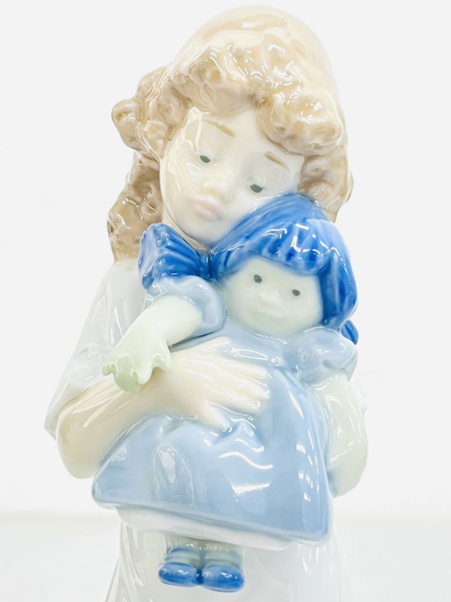 I♪ Nao by Lladro “We’re Sleepy” Girl Holding Doll Figurine 1989 リヤドロ 陶器 置物 女の子 インテリア_画像7