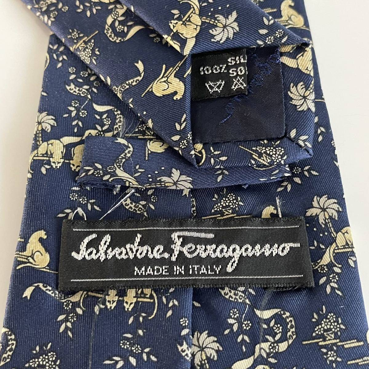 Salvatore Ferragamo(サルヴァトーレフェラガモ) 紺花動物柄ネクタイ_画像10