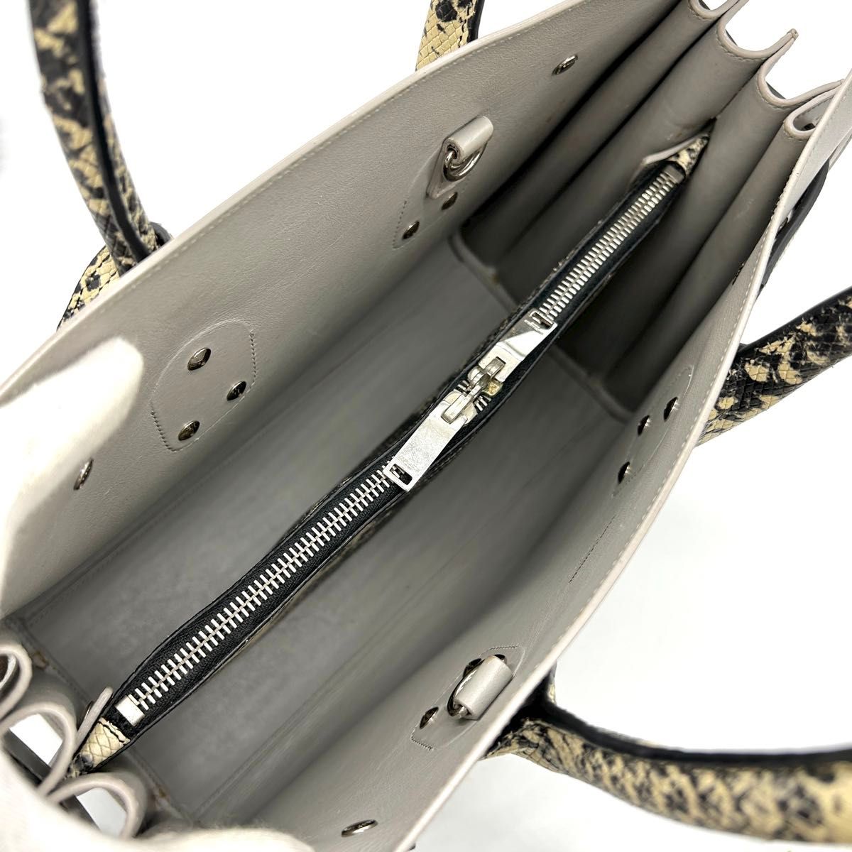 美品 】SAINT LAURENT サンローラン サックドジュール スモール 美品 】SAINT LAURENT サンローラン サックドジュール スモール