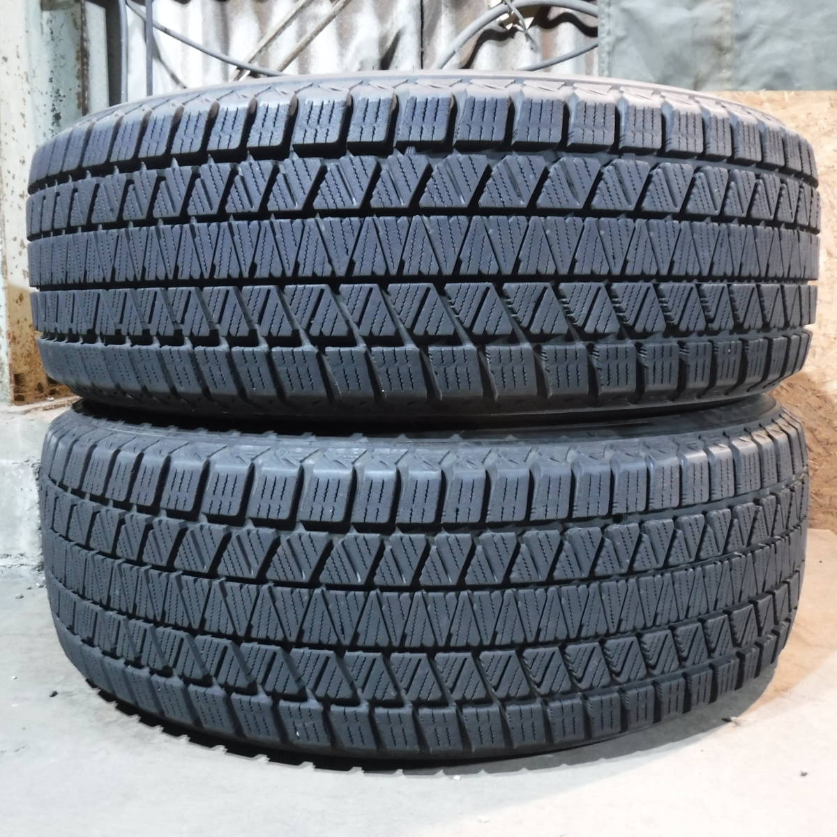 20年製 品質良し BLIZZAK DM-V3 225/60R18 中古2本 BRIDGESTONE(ブリヂストン) 愛知手渡し,交換可 個人宅配送不可 855-53_画像1