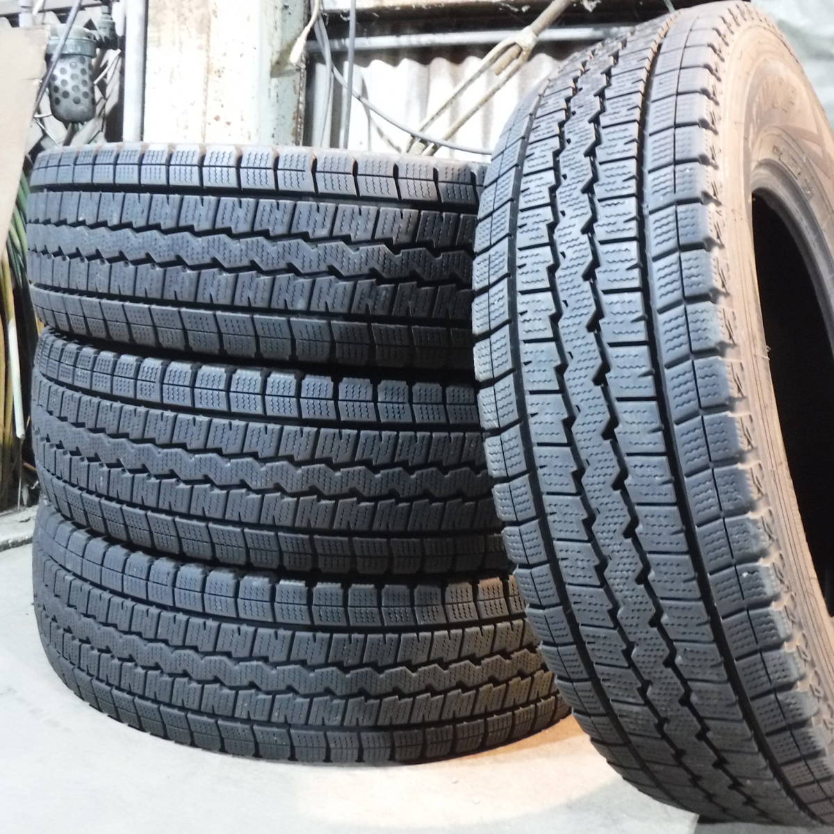 21年製 8-9分山 品質良し WINTER MAXXSV01 195/80R15 DUNLOP(ダンロップ) 愛知手渡し,交換可 個人宅配送不可 中古4本 866-86_画像1