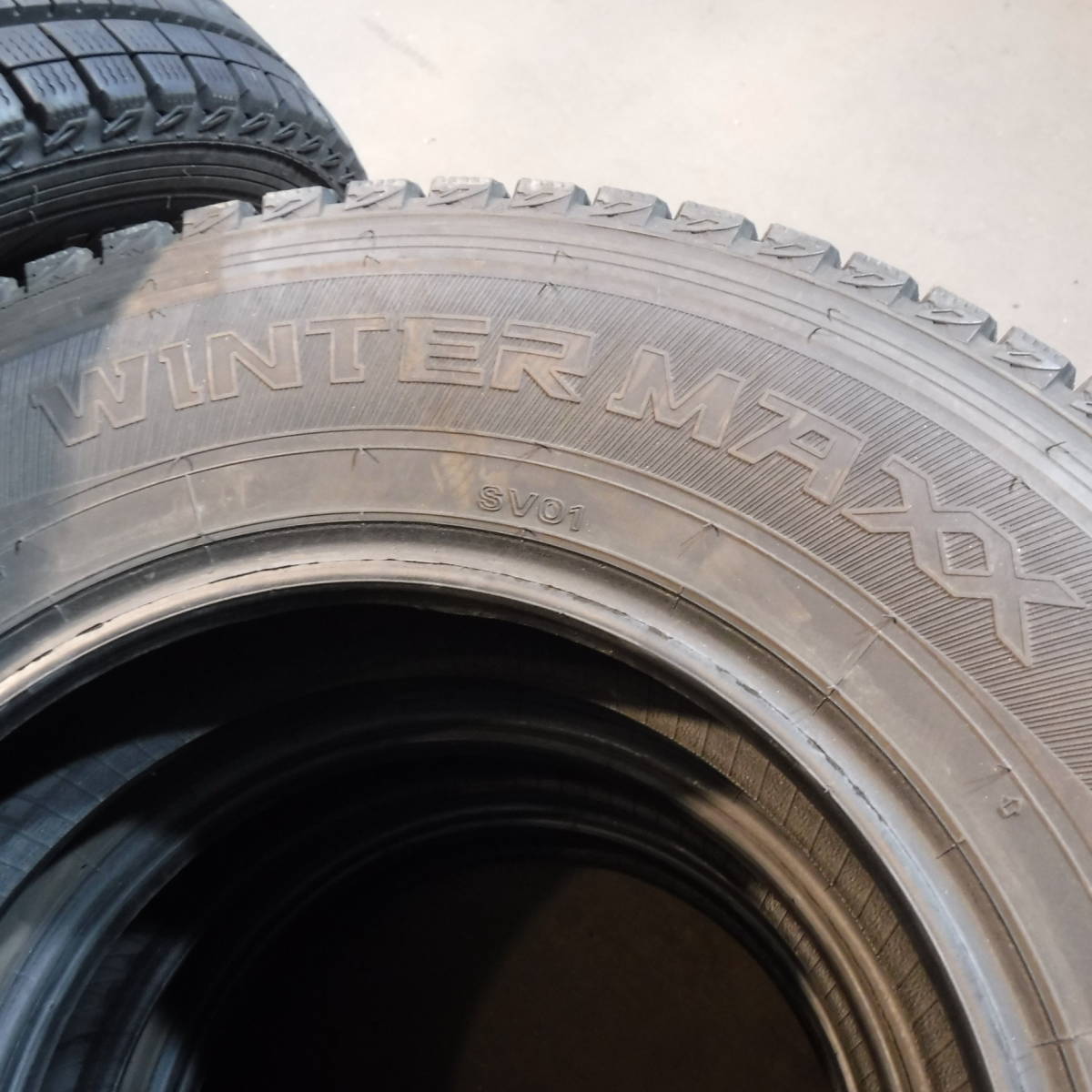 21年製 8-9分山 品質良し WINTER MAXXSV01 195/80R15 DUNLOP(ダンロップ) 愛知手渡し,交換可 個人宅配送不可 中古4本 866-86_画像2