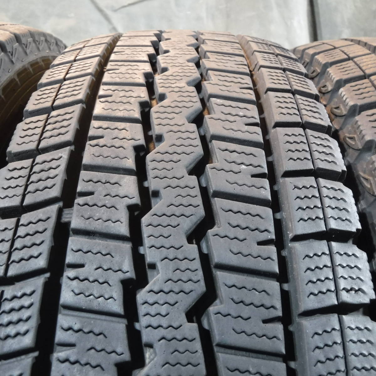 21年製 8-9分山 品質良し WINTER MAXXSV01 195/80R15 DUNLOP(ダンロップ) 愛知手渡し,交換可 個人宅配送不可 中古4本 866-86_画像6