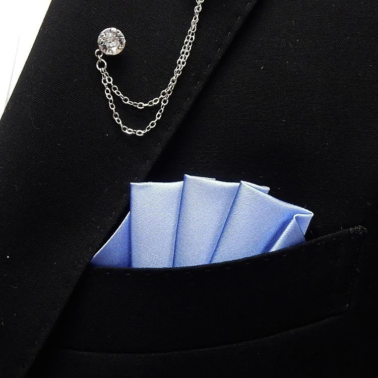 差込式ポケットチーフ台紙付き　サックスブルー　シルク100％　日本製　ファイブピークス　ワンタッチ　メール便可　ACC153-SX_画像2