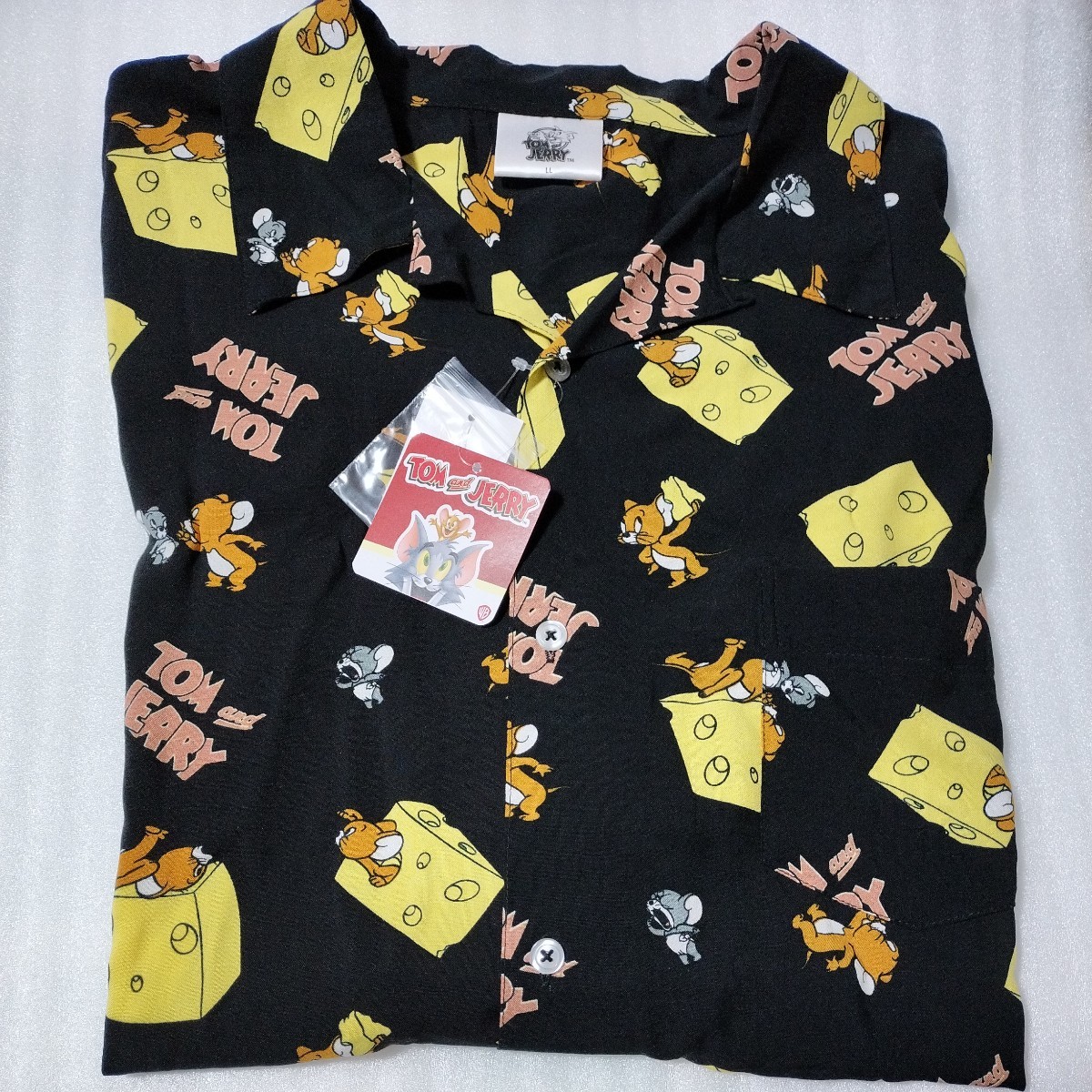 新品 LLサイズ トムとジェリー アロハシャツ LL Tom and Jerry トム＆ジェリー 総柄シャツ ブラック メンズ 黒 チーズ柄_画像1