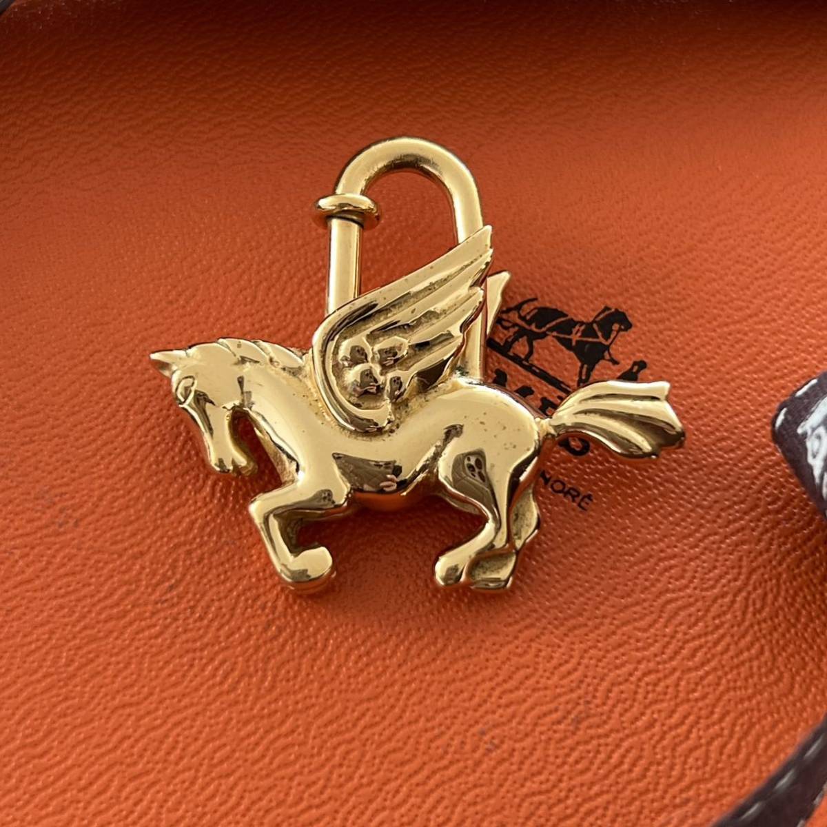 エルメス チャーム ペガサス カデナ ゴールドHERMES バーキン エルメス チャーム ペガサス カデナ ゴールドHERMES バーキン