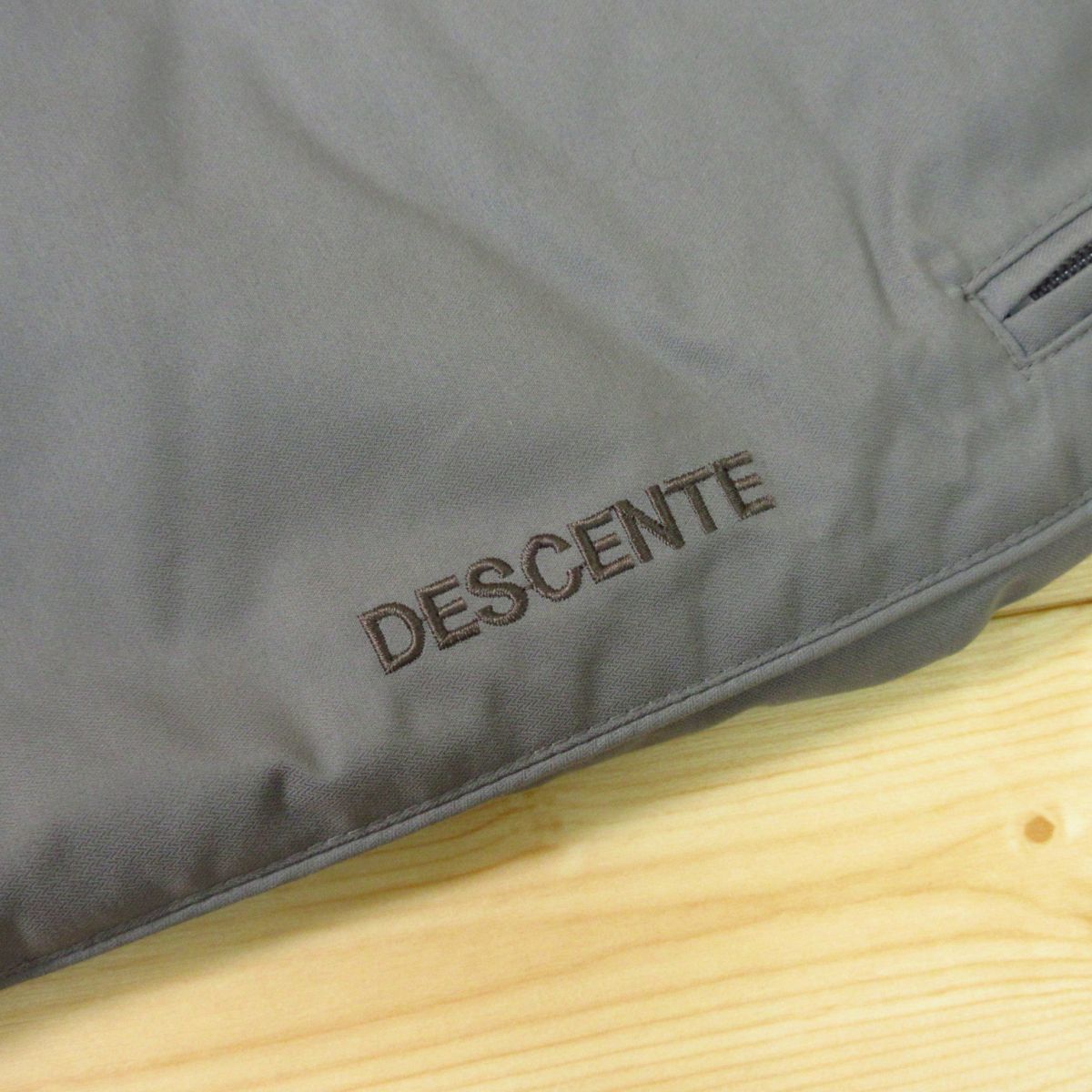 ◎使用少なめ！DESCENTE デサント◆スキーパンツ 中綿 撥水 W調節可能 サスペンダー付き◆レディース グレー L-74サイズ◆S380_画像6