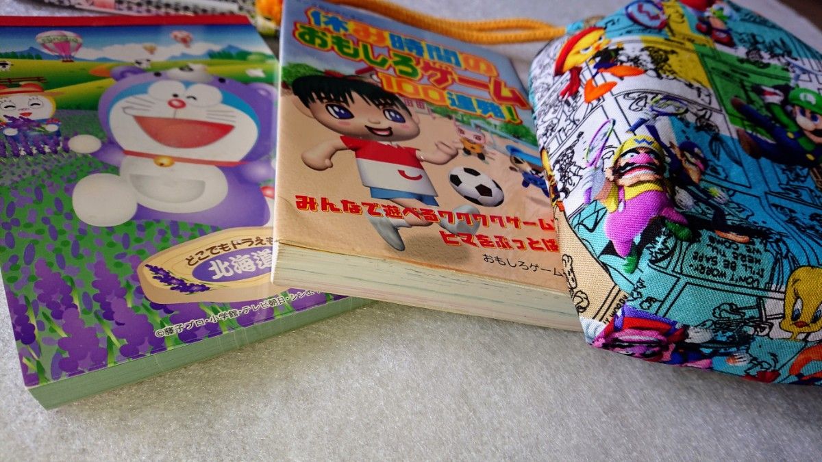 スーパーマリオ２Ｂ鉛筆３本＋巾着袋(コップ袋)＋ドラえもん北海道ご当地メモ帳＋おもしろゲーム中古美本＋MONO消しゴムのセット 