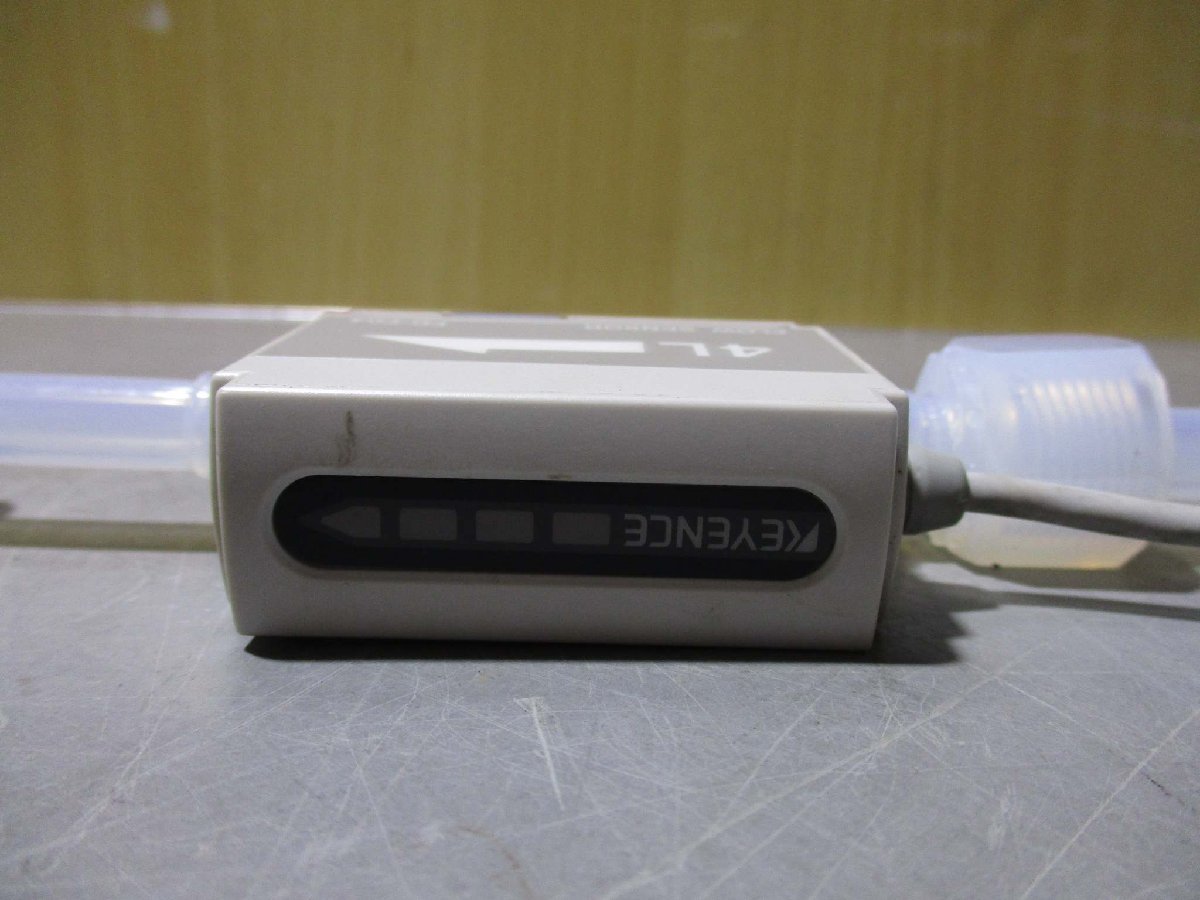 中古 KEYENCE FLOW SENSOR FD-F04/FD-V75A アンプ分離型 気体用 中古 KEYENCE FLOW SENSOR FD-F04/FD-V75A アンプ分離型 気体用