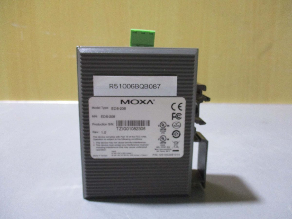 中古MOXA EDS-208 産業用8ポート・アンマネージド・イーサネット・スイッチ(R51006BQB087)_画像1