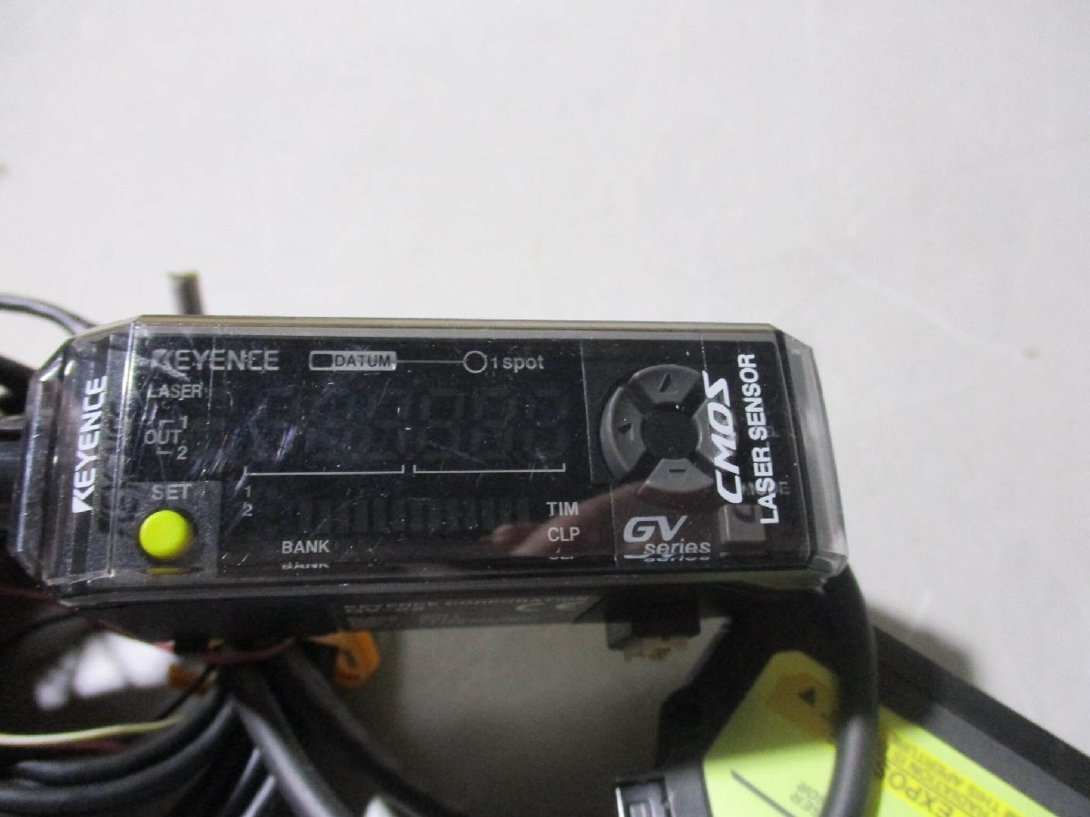 中古 KEYENCE LASER SENSOR GV-H130/GV-22 レーザセンサ (R51122BBD002)_画像3