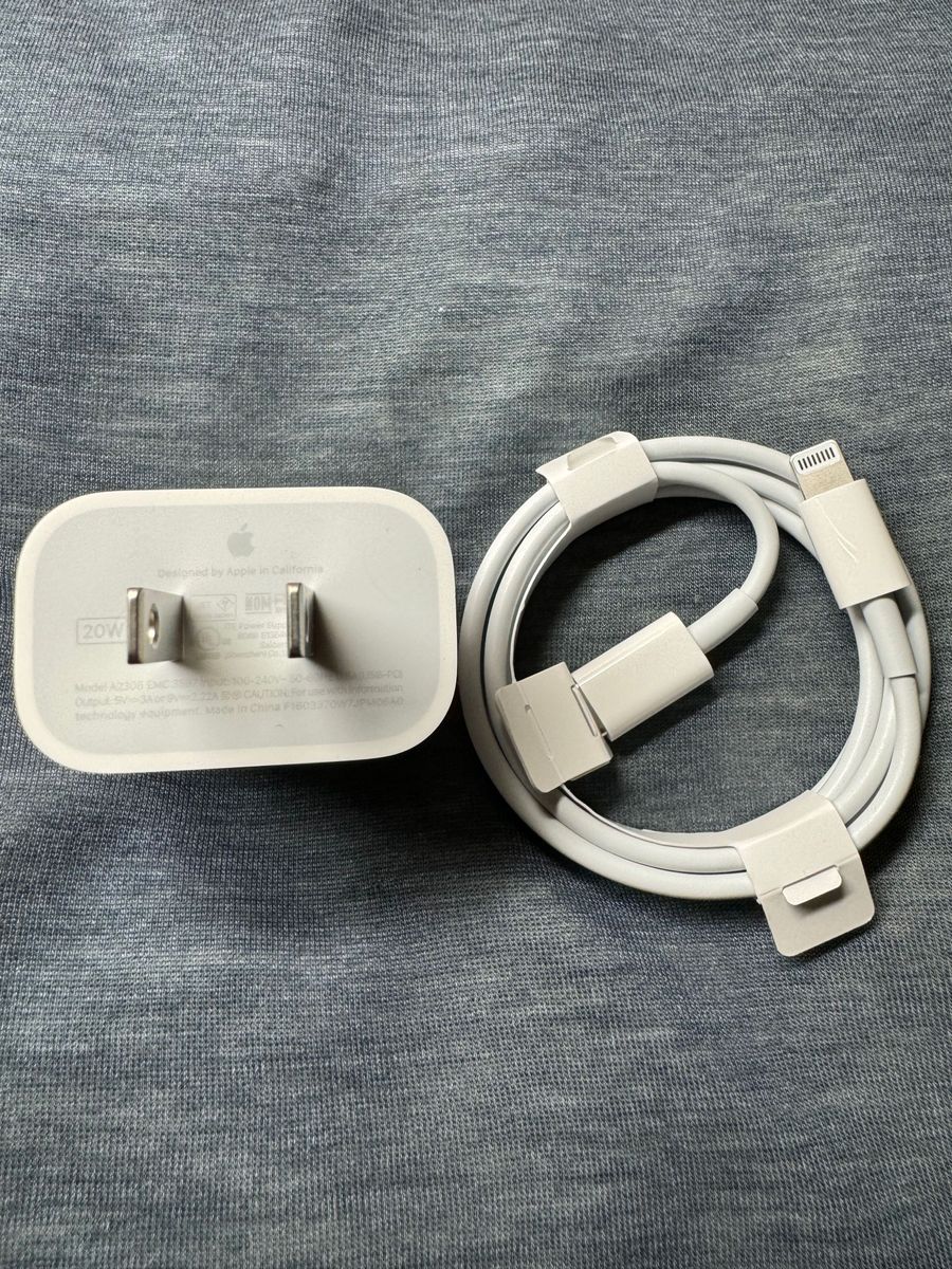 Apple純正　20W USB-C電源アダプタ　新品Lightningケーブル付