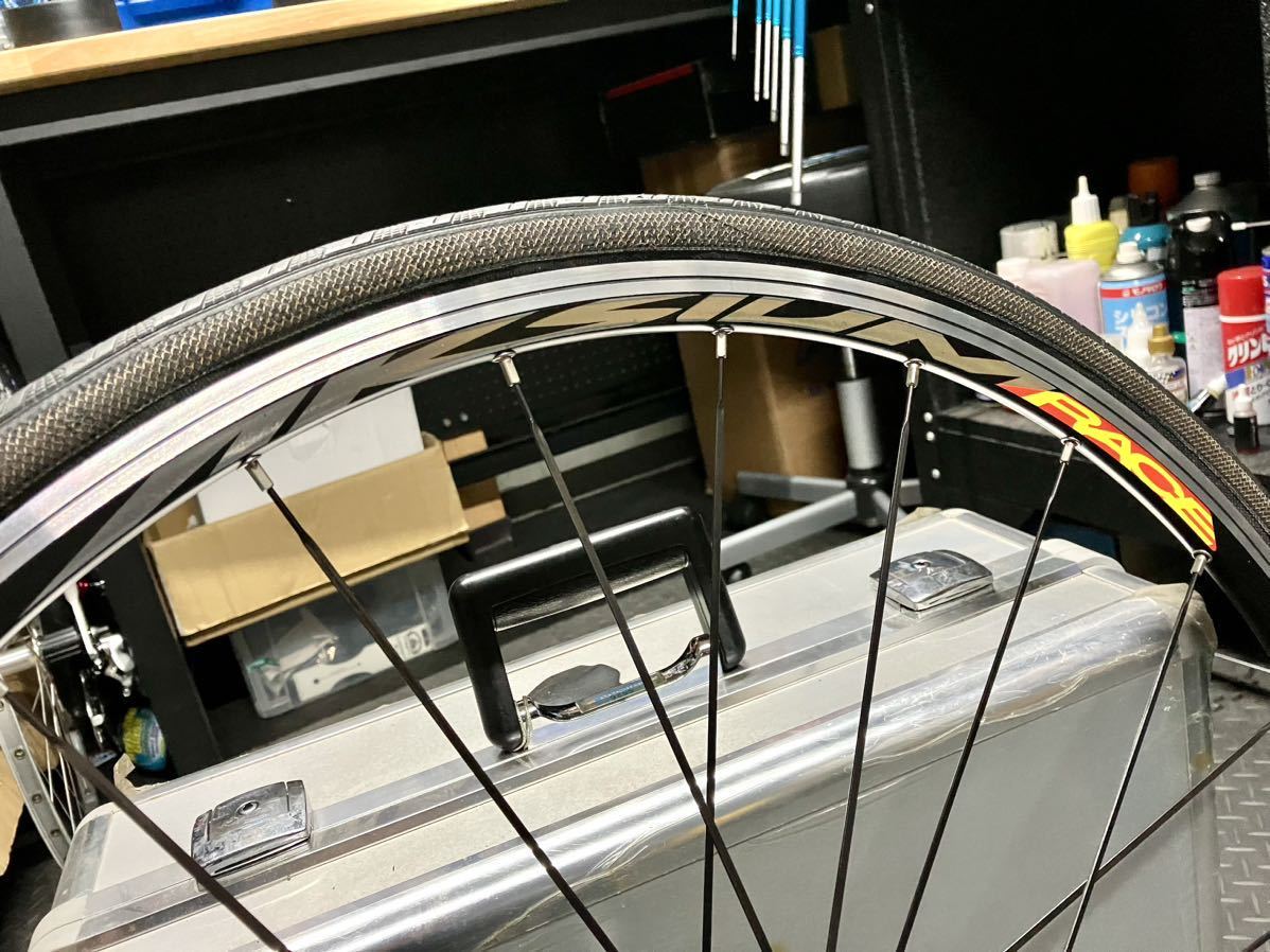 中古美品 MAVIC AKSIUM RACE + Continental GRAND PRIX 4SEASON 23c クリンチャー 前後セット700c QR カンパフリー 11速 対応 ロード_ロゴのステッカーも綺麗です。