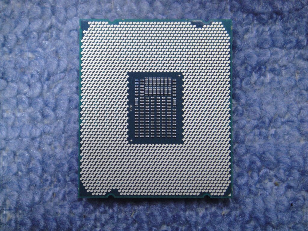 231205■Intel Core i7-7800X SR3L4 6C 3.5GHz 8.25MB 140W LGA2066 BX80673I77800X 中古 箱・ステッカー付属_画像5