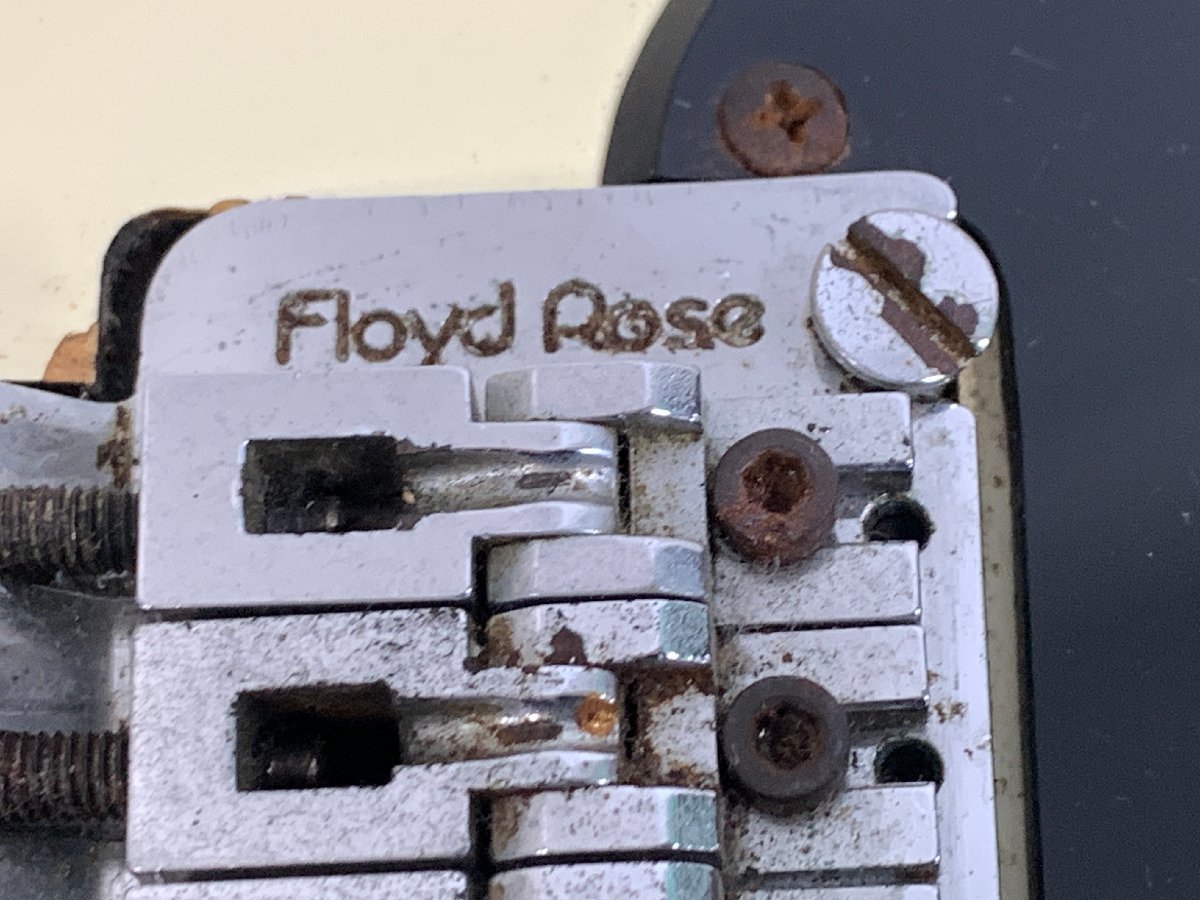 【ジャンク】メーカー・モデル不明 エレキギター Floyd Rose ブリッジ ESP ネックプレート SSH 白黒 ※引取り可 □_画像4