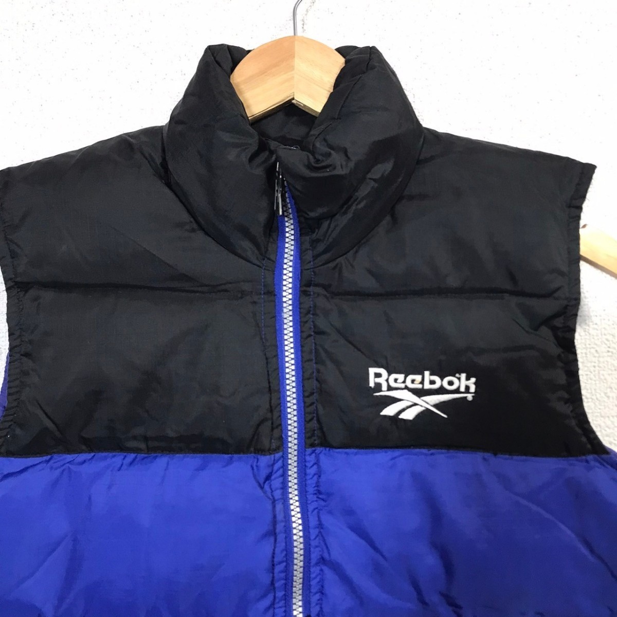 H6254dL Reebok リーボック サイズ140cm キッズ 子供服 ダウンベスト ブルー×ブラック 防寒 ロゴ刺繍 カジュアル スポカジ ジャケット_画像4