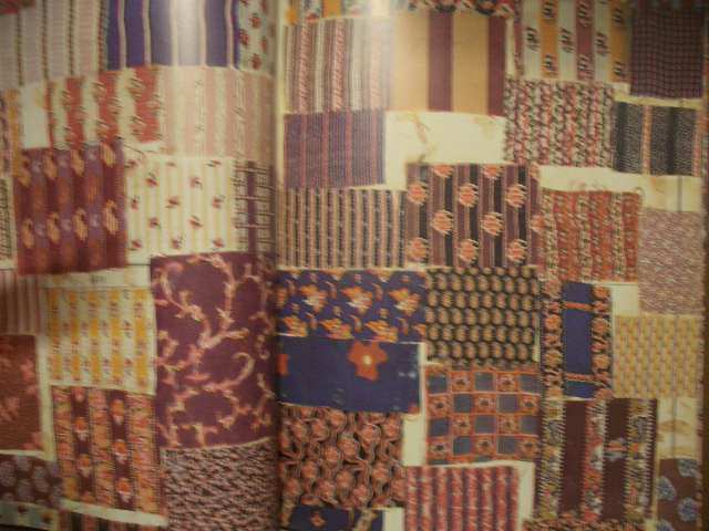 洋書　EUROPEAN TEXTILE PATTERNS　TRADITIONAL STYLE１　THE BEST IN INTERNATIONAL TEXTILE DESIGN ソフトカバー大型本　織り物、紋様_画像3