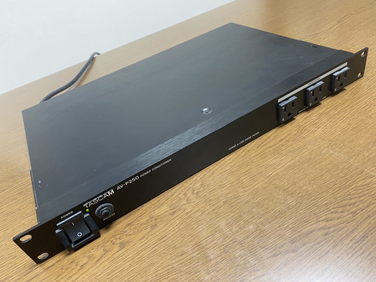 パワーディストリビューター　TASCAM AV-P250 パワーコンディショナー 完動美品 送料当方負担_画像1