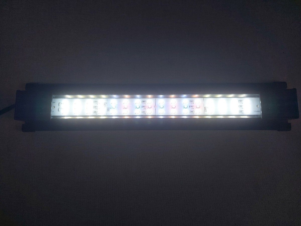 使用期間４ヶ月　コトブキ フラットLED 3545 ブラック 水槽用照明 LEDライト　_画像2