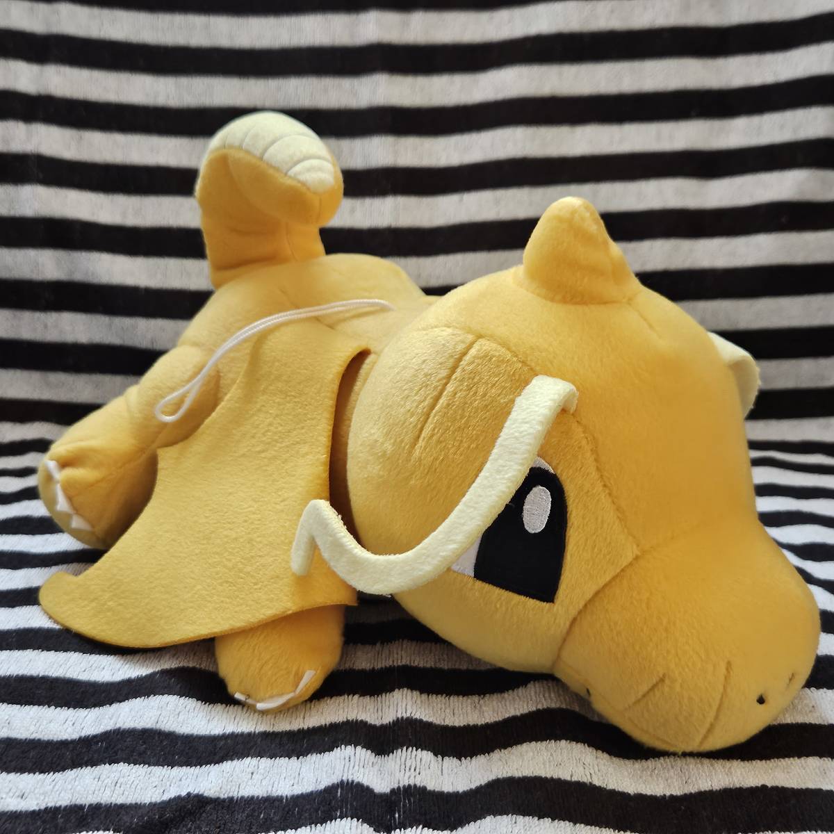 新品*タグ付き*ポケットモンスター*サン＆ムーン*カイリュー*でっかいコロっとまんまるぬいぐるみ～リザードン・カイリュー～*ポケモン