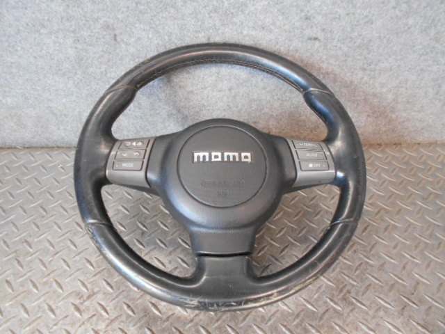 中古　ムーヴ　L175S　ステアリングホイール　モモ　momo　レザー　黒　スイッチ付き　ダイハツ ②（32-306）_画像1