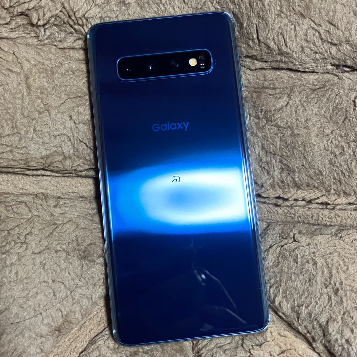 【オススメ！美品！】Galaxy S10 SM-G973C プリズムブルー 楽天モバイル版 SIMフリー ポータブルテレビとしても良し_綺麗な背面