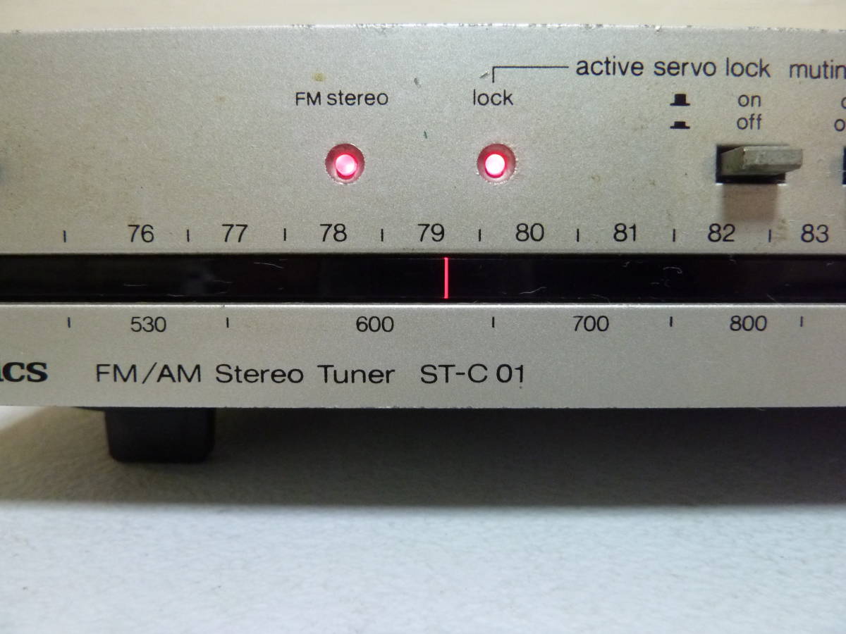 Technics (SＴ-C01）テクニクス コンサイスコンパクト FM・AMチューナ　８０サイズ_FM時STEREOランプ・同調サーボランプ点灯。