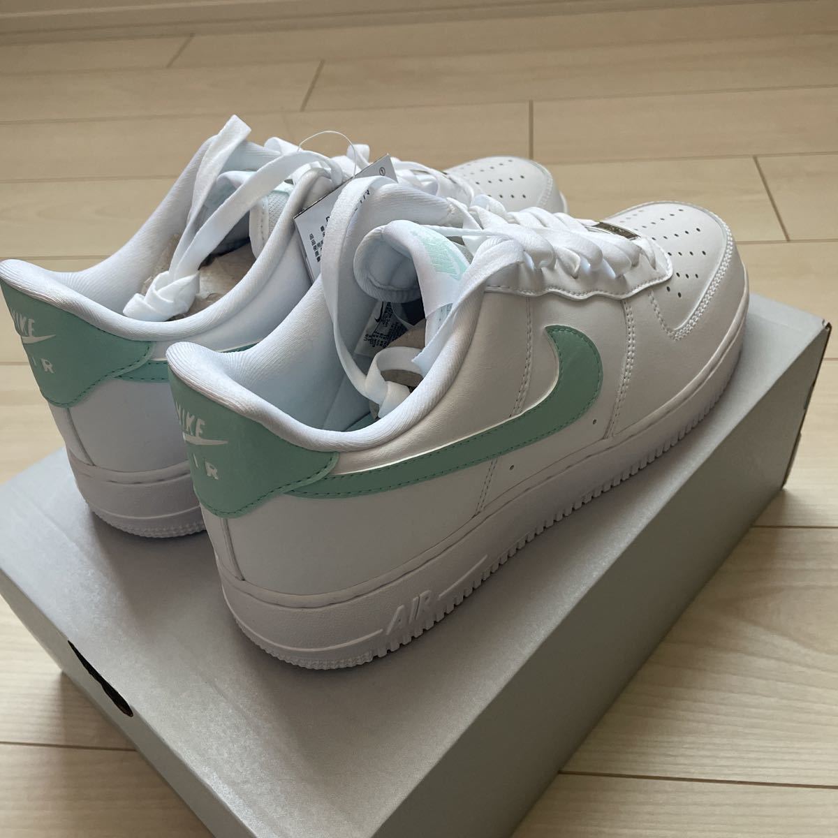 NIKE WMNS AIR FORCE 1 '07 28.0cm 新品未使用タグ付き JORDAN DUNK ナイキ ジョーダン エアフォースワン ダンク スニーカー_画像3