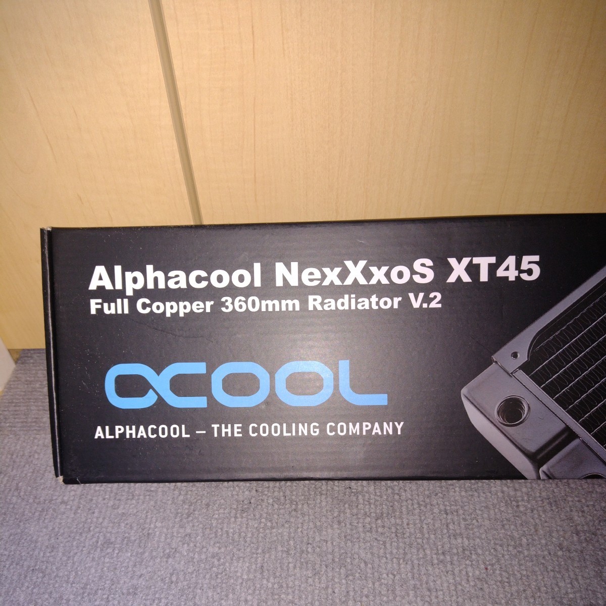 Alphacool Alphacool nexxxos xt45フル銅360mmラジエーターv.2、120mm x 3、トリプルファン、ブラック　未使用品_画像2