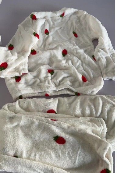 いちごホワイトパジャマルームウェアレディース 秋冬モコモコフランネルルームウェア暖かい可愛い厚手部屋着 寝巻きイチゴかわいい