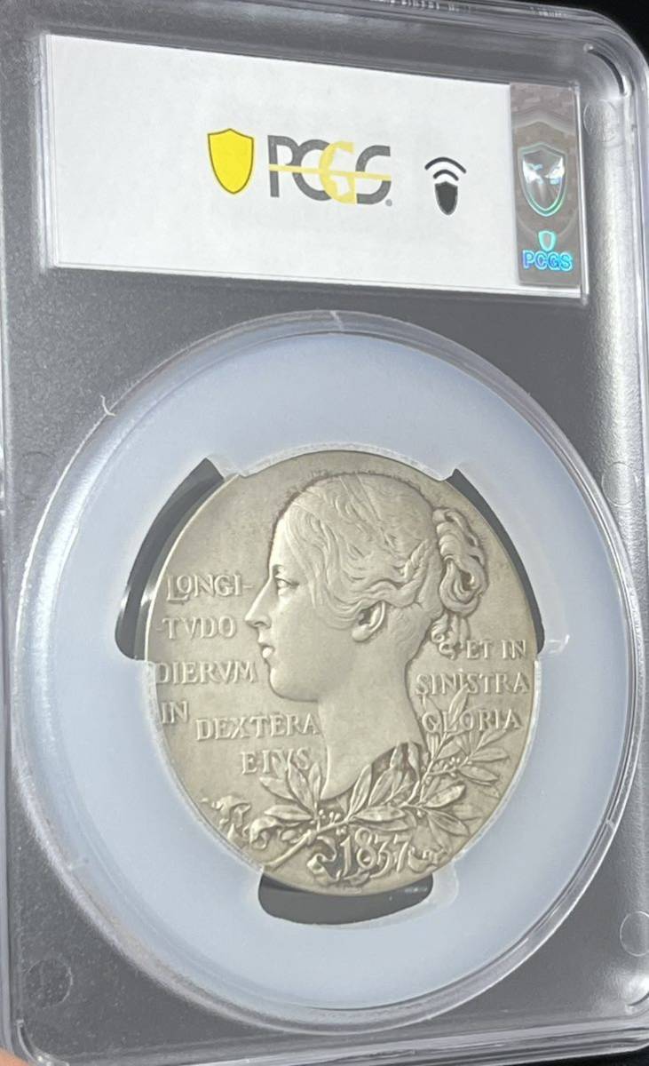 【希少な高鑑定品】1897 イギリス ヴィクトリア女王60周年記念銀メダル SP65 マットプルーフ 55mm 元箱付き エリザベス金貨銀貨ではない_画像4