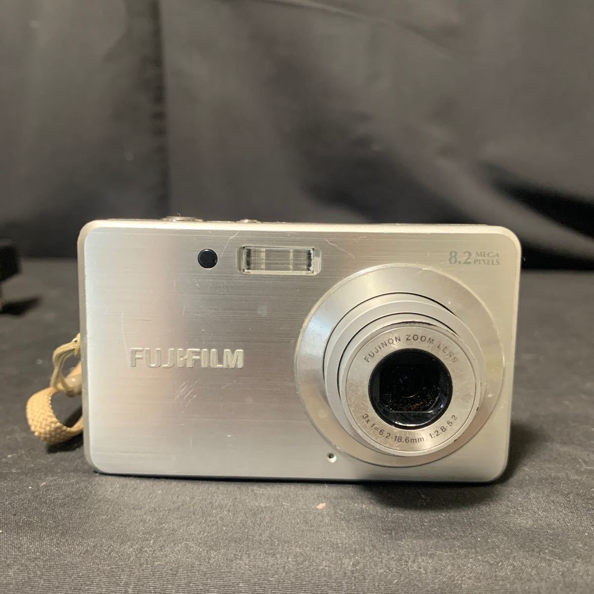 FUJIFILM FINEPIX J10 シルバー コンパクトデジタルカメラ バッテリー2個 充電器 動作確認済み 富士フィルム デジカメ_画像2