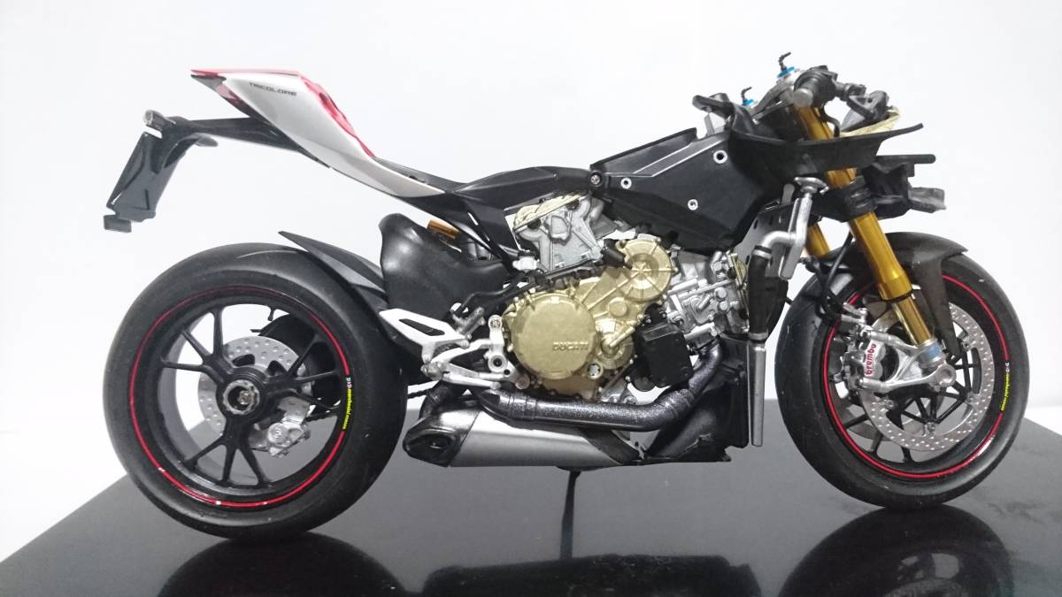 * Tamiya bike 1/12 Ducati 1199paniga-restoli colore final product *
