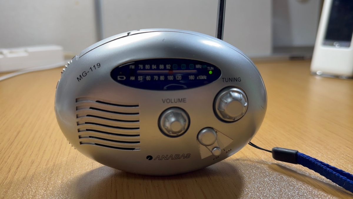 手巻き充電式ラジオ