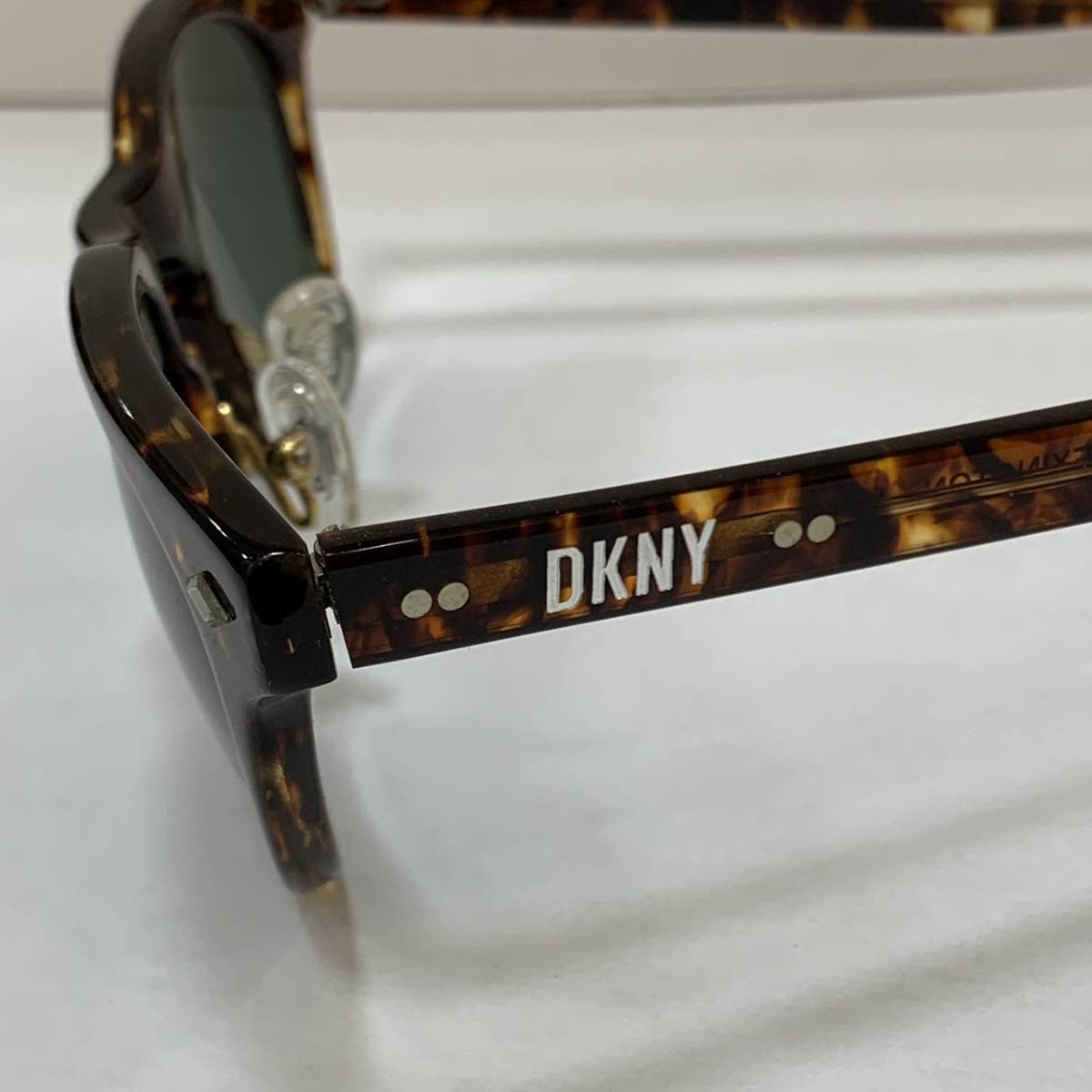 #14643 DKNYサングラス　ダナキャラン・ニューヨーク　現状保管品　_画像2