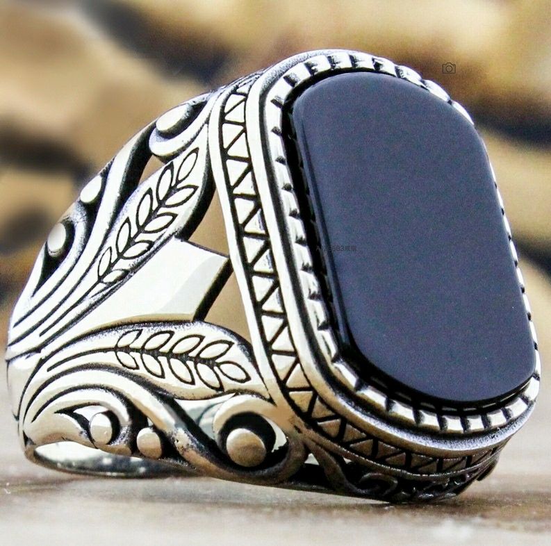 ラグジュアリー 彫 指輪 シルバー ブラック オニキス風 メンズ