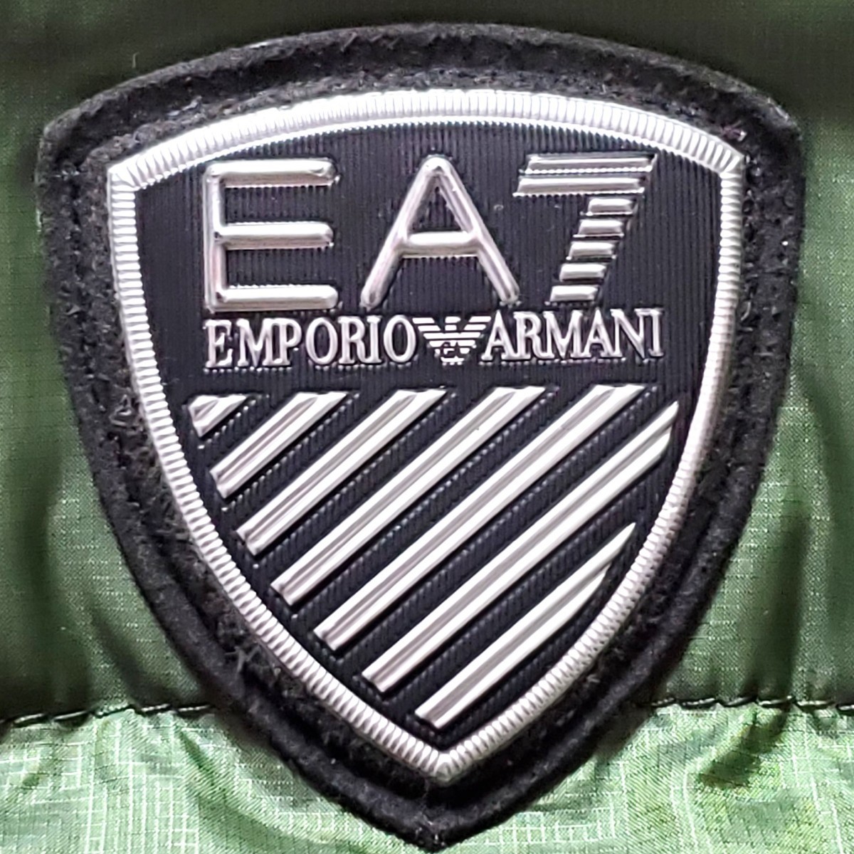 １円　圧倒的高級感　エンポリオ・アルマーニ　EMPORIO ARMANI　ダウンベスト　EA7ラバーワッペン　ダブメタリックグリーン　Sサイズ_画像6