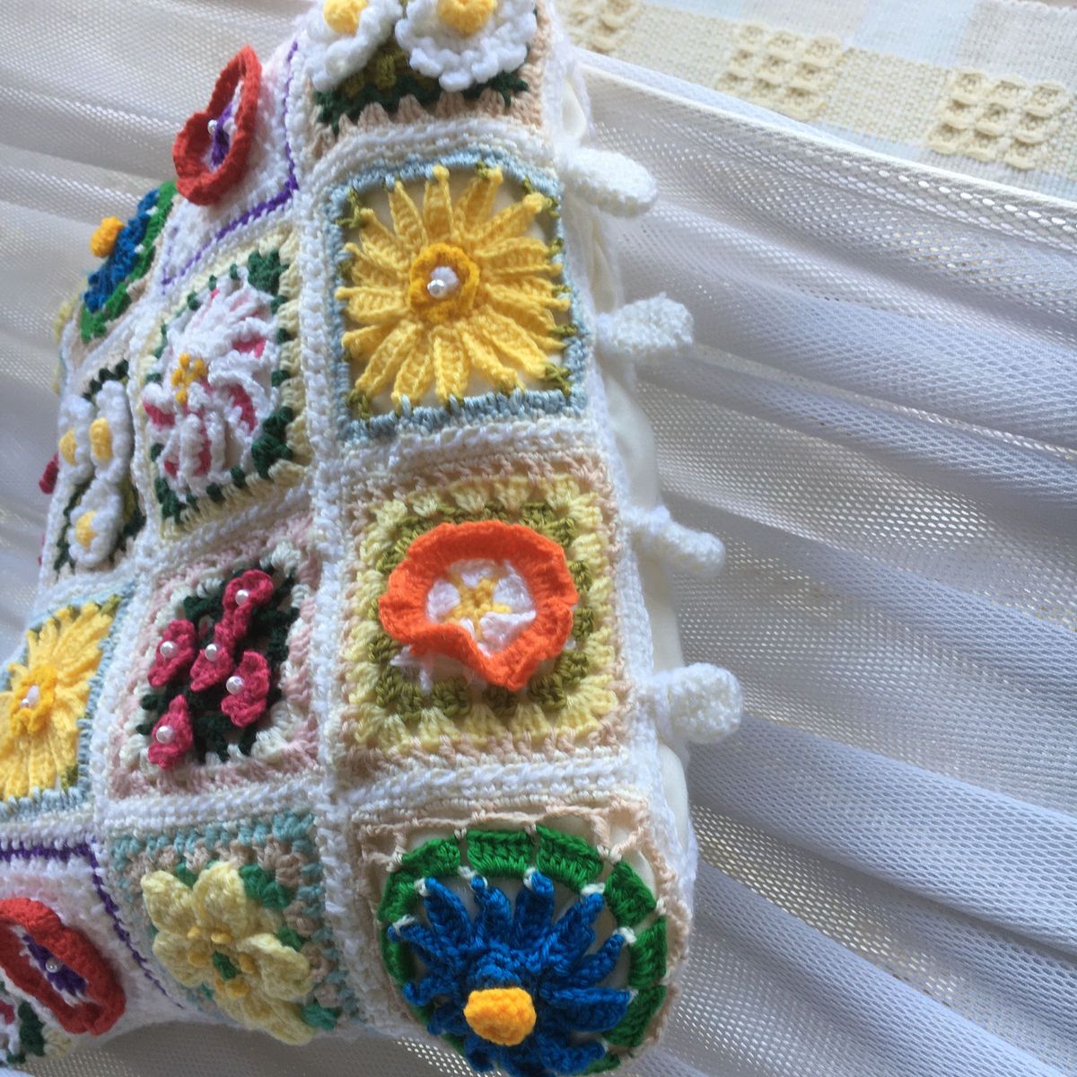 ハンドメイド 毛糸 モチーフ編み 立体花柄 クッションカバー