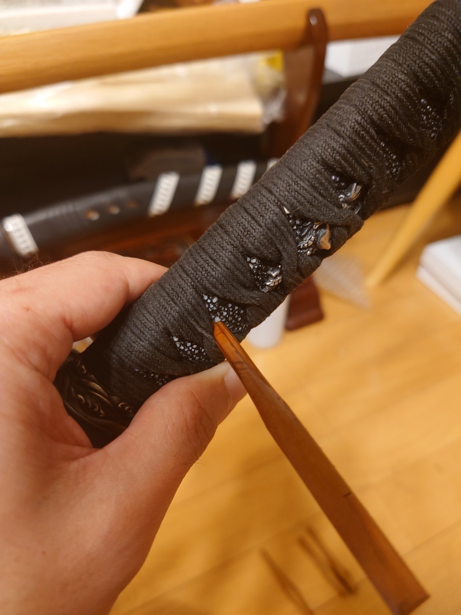 目釘【上】 煤竹を竹皮ばっちり残して、微調整できるように仕上げました。目釘 煤竹 刀装具 日本刀 真剣 拵え 責金 鍔 _画像3