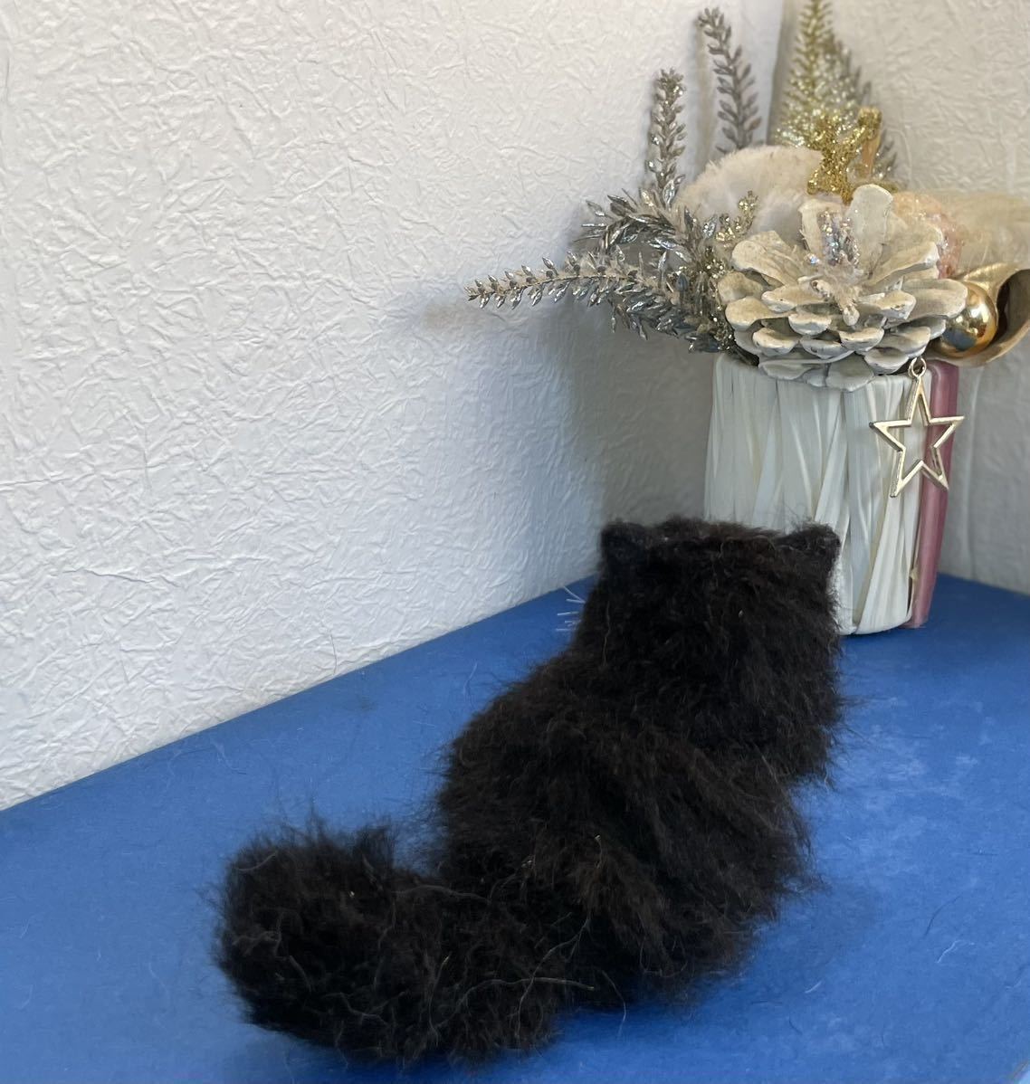 羊毛フェルト 猫　黒猫ペルシャ　子猫　ミニチュア　　　サンタ帽子　クリマス　うらら_画像4