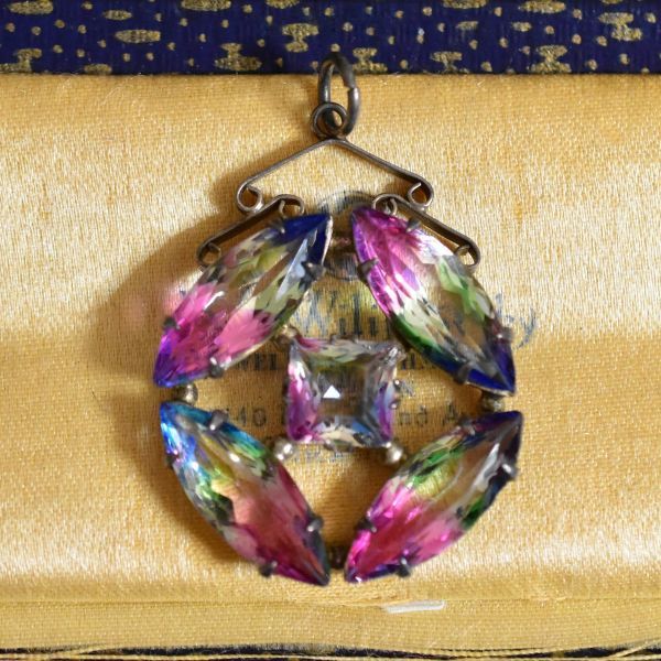 アンティーク 大粒 虹色 アイリスガラス5石の贅沢なペンダントトップ/チャーム 本物保証 アールデコ