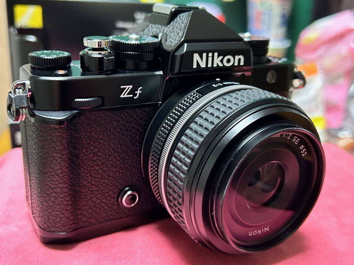 Nikon Zf 40mm f/2(SE) レンズキット ショット数95枚 純正グリップ SDカード 予備バッテリー など、高額なオマケ多数_画像2