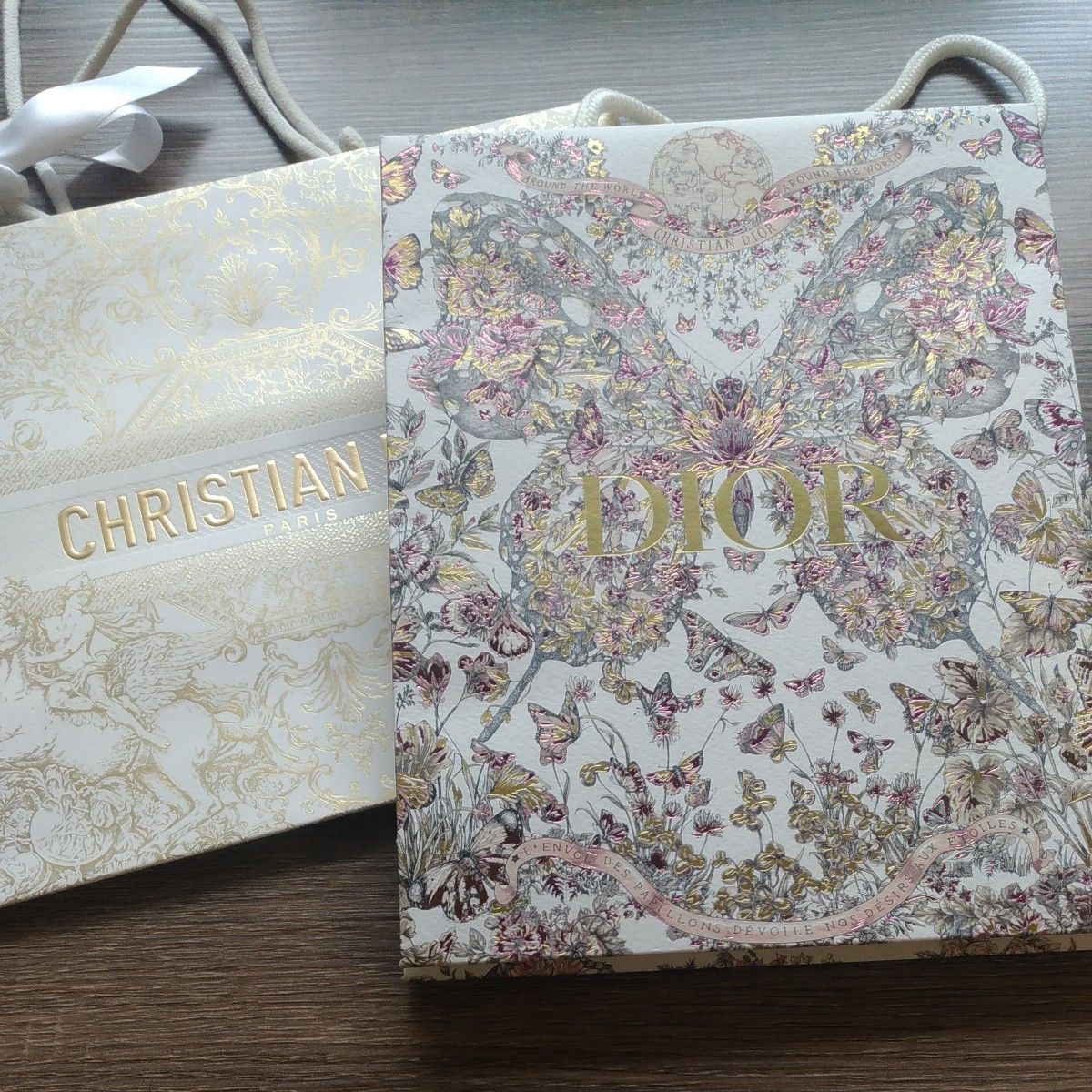 Dior ホリデー 限定ショッパー 紙袋 2023 2枚セットクリスマス 蝶々