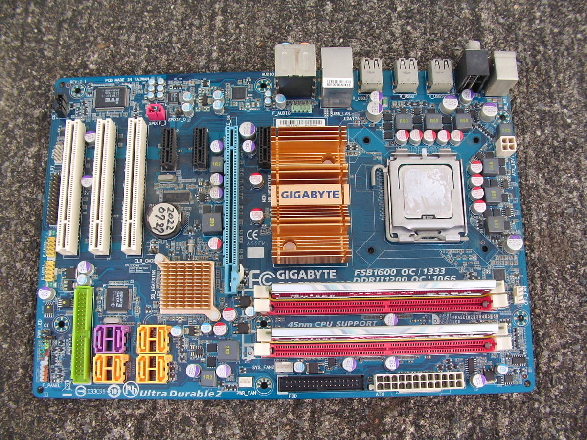 【LGA775】マザ－ボ－ドGIGABYTE　GA-EP35-DS3R 　CPU Celron2.2G（？）　Memory 1G×2枚（？）win10 動作品_画像4