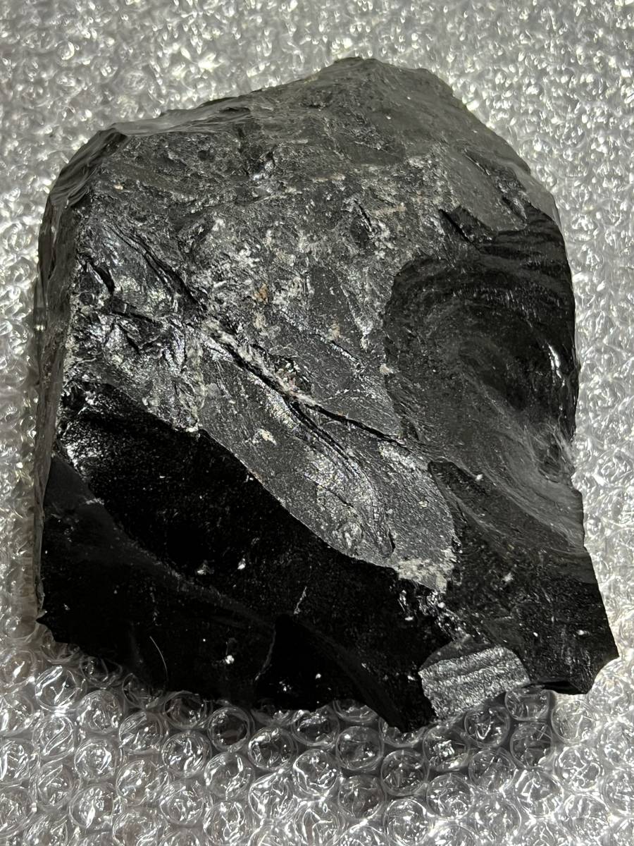 北海道白滝産（北海道四大産地の一つ）の黒曜石の原石　約2.1Kgの塊　標本に如何ですか？_画像5