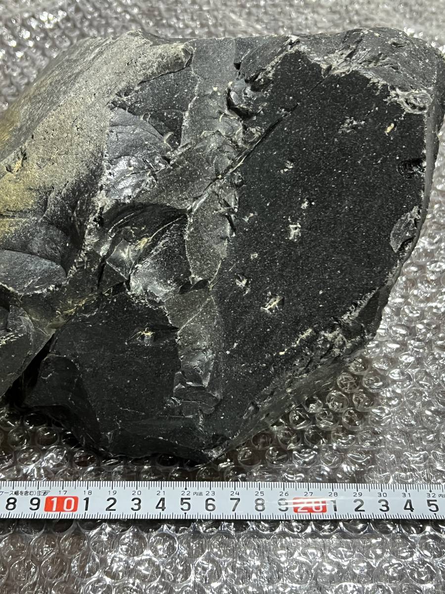 北海道白滝産（北海道四大産地の一つ）の黒曜石の原石　約7.30Kgの大きな塊　石器づくりや標本にいかがですか　ガラス質　貝殻状断口_画像2