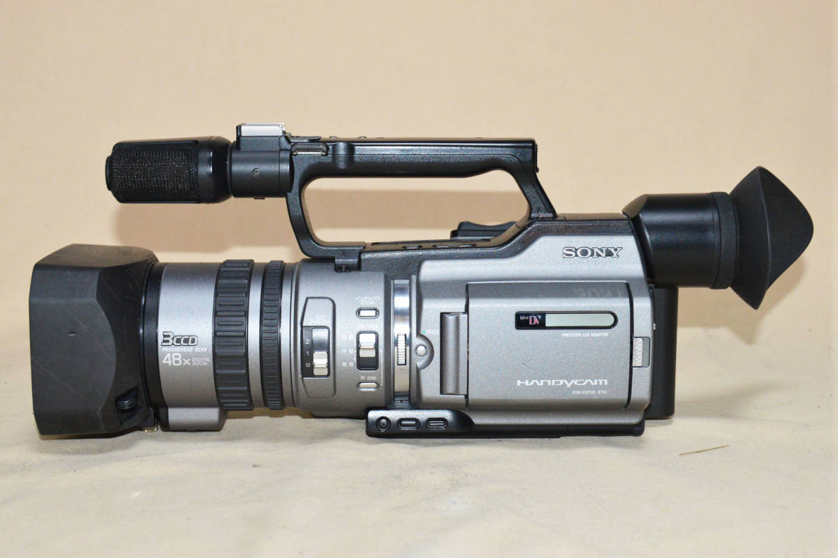 SONY　3CCD高画質・高機能ビデオカメラ DCR-VX2100 と付属品一式_画像2