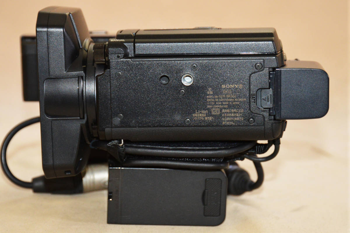 SONY業務用小型・軽量ハイビションビデオカメラHXR-NX30J　と付属品一式_画像9
