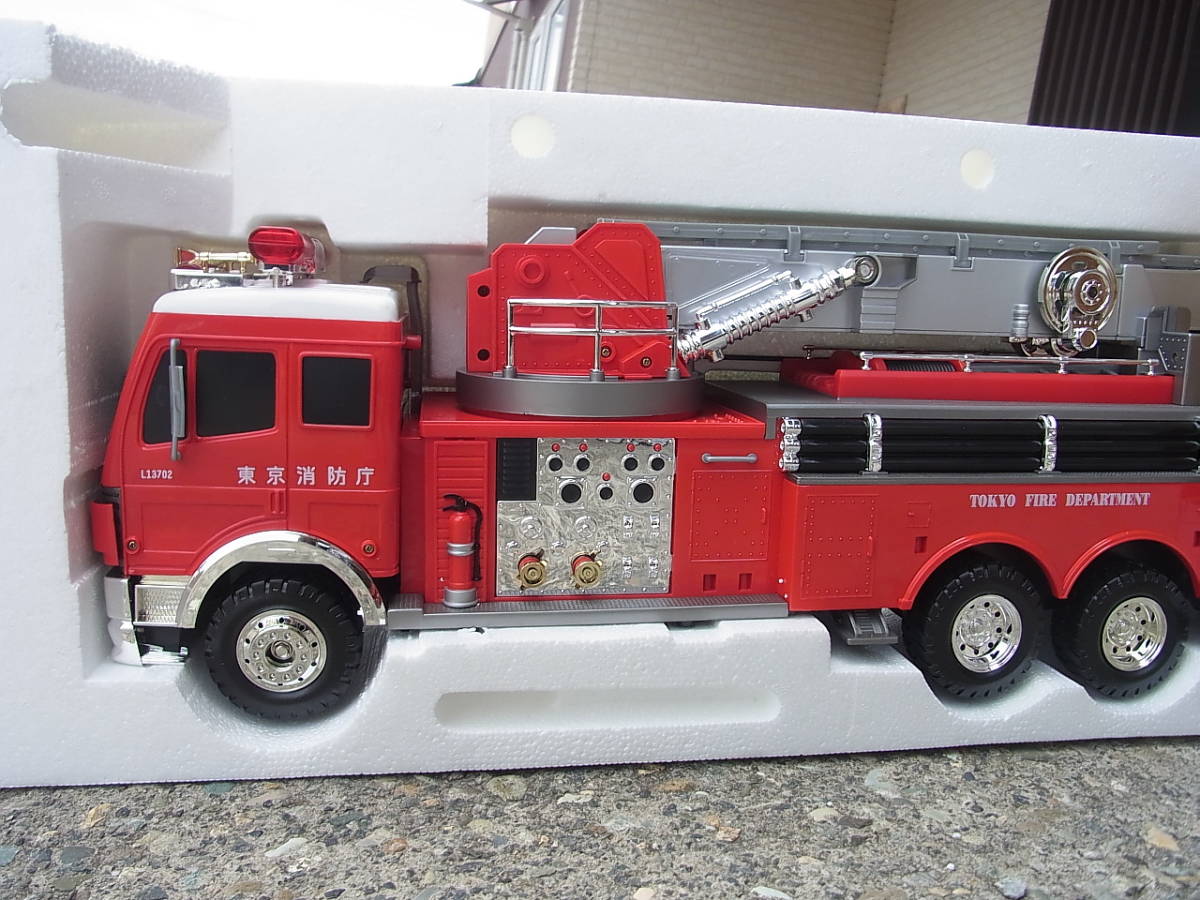 未使用 ◎童友社 消防車 FIRE ENGIN 1/18 R/C フルセット ラジコンの画像4