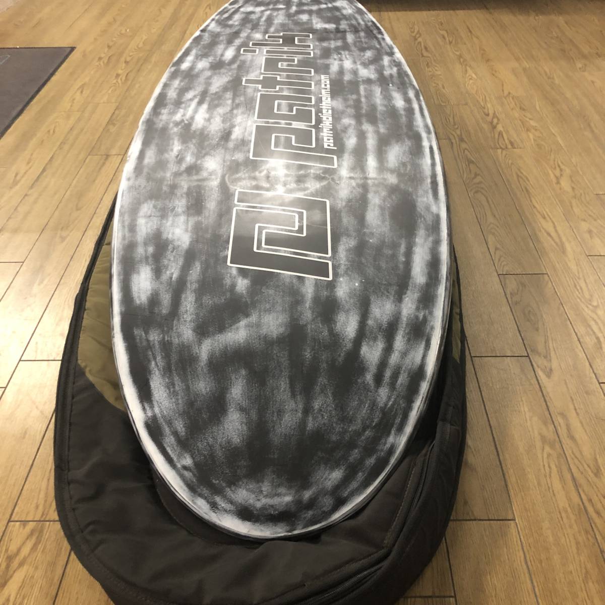 [ used board ]Patrick [slalom 110] windsurfing board case attaching shop front transactions limitation shipping not possible.